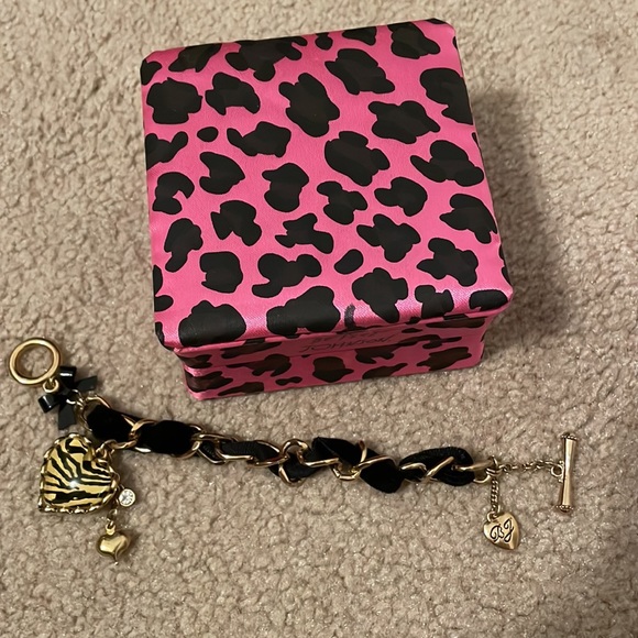 Betsey Johnson Zebra Print Bracelet - Picture 5 of 6